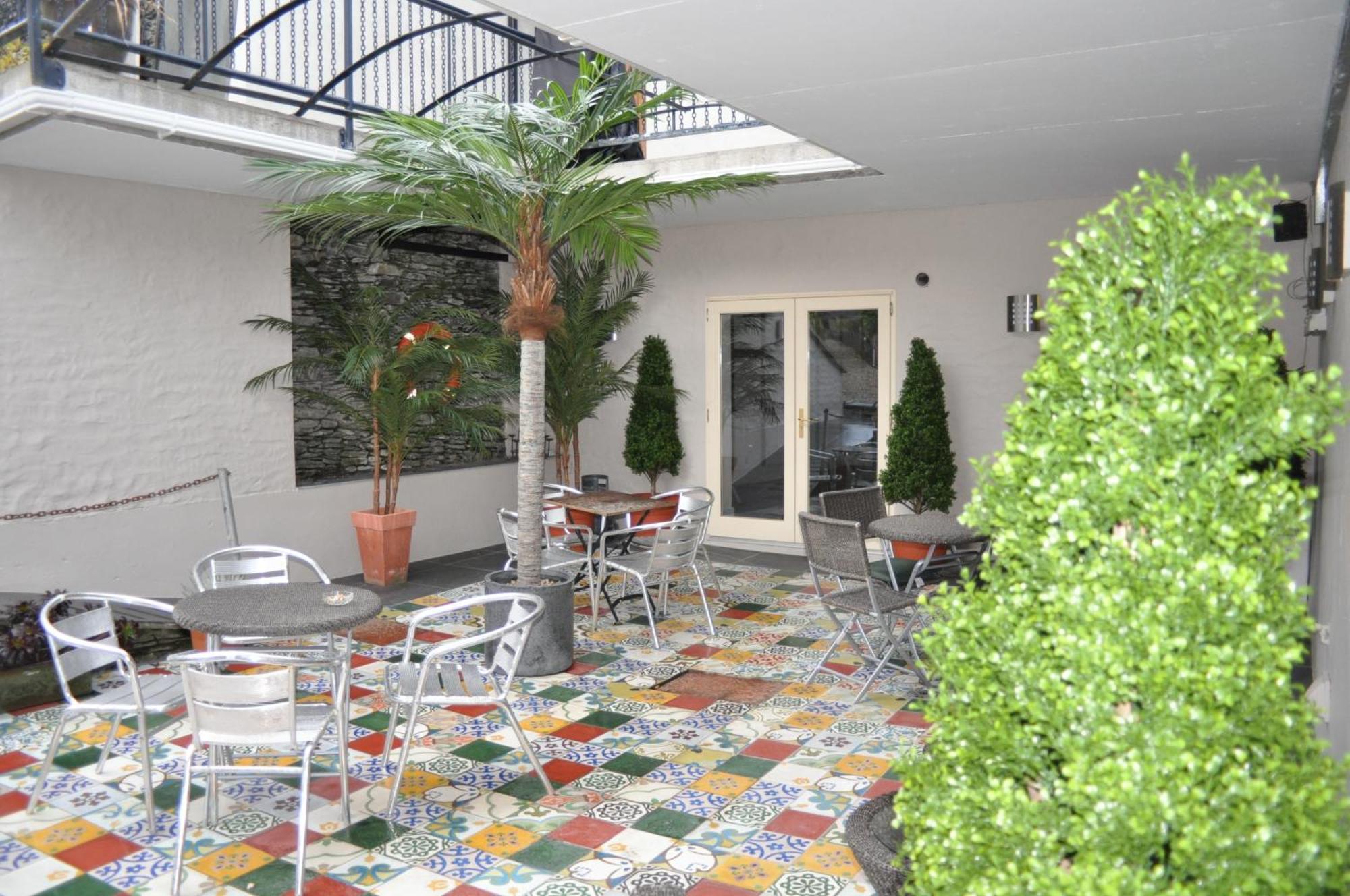 Quinlan & Cooke Boutique Townhouse And Qcs Seafood Restaurant Hotell Cahersiveen Exteriör bild
