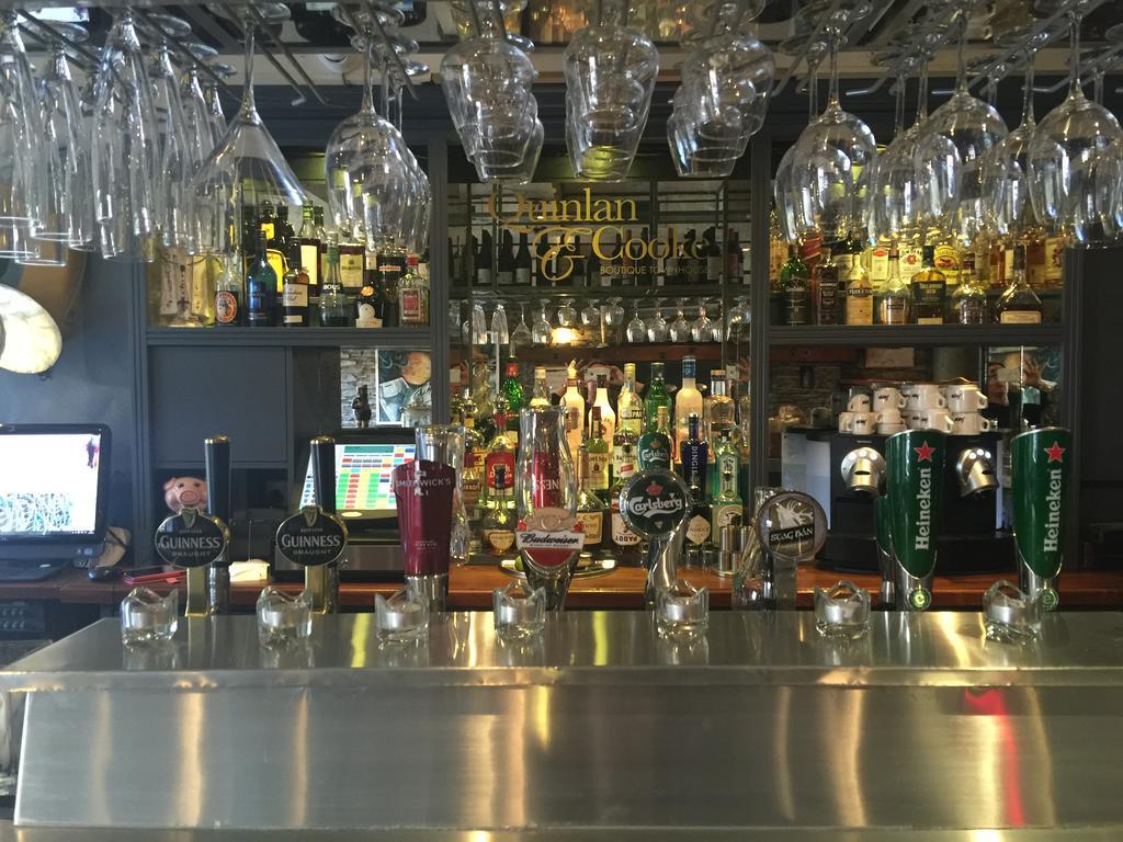 Quinlan & Cooke Boutique Townhouse And Qcs Seafood Restaurant Hotell Cahersiveen Exteriör bild