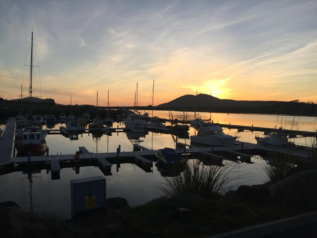 Quinlan & Cooke Boutique Townhouse And Qcs Seafood Restaurant Hotell Cahersiveen Exteriör bild