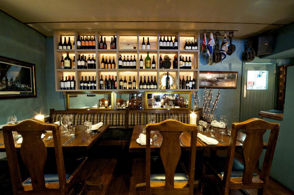 Quinlan & Cooke Boutique Townhouse And Qcs Seafood Restaurant Hotell Cahersiveen Exteriör bild
